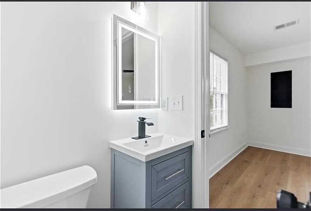 Building Photo - 10 Hawk Rd NW