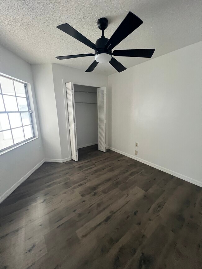 Building Photo - 667 Lake Dexter Cir