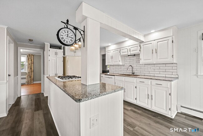 Building Photo - 575 S Main St