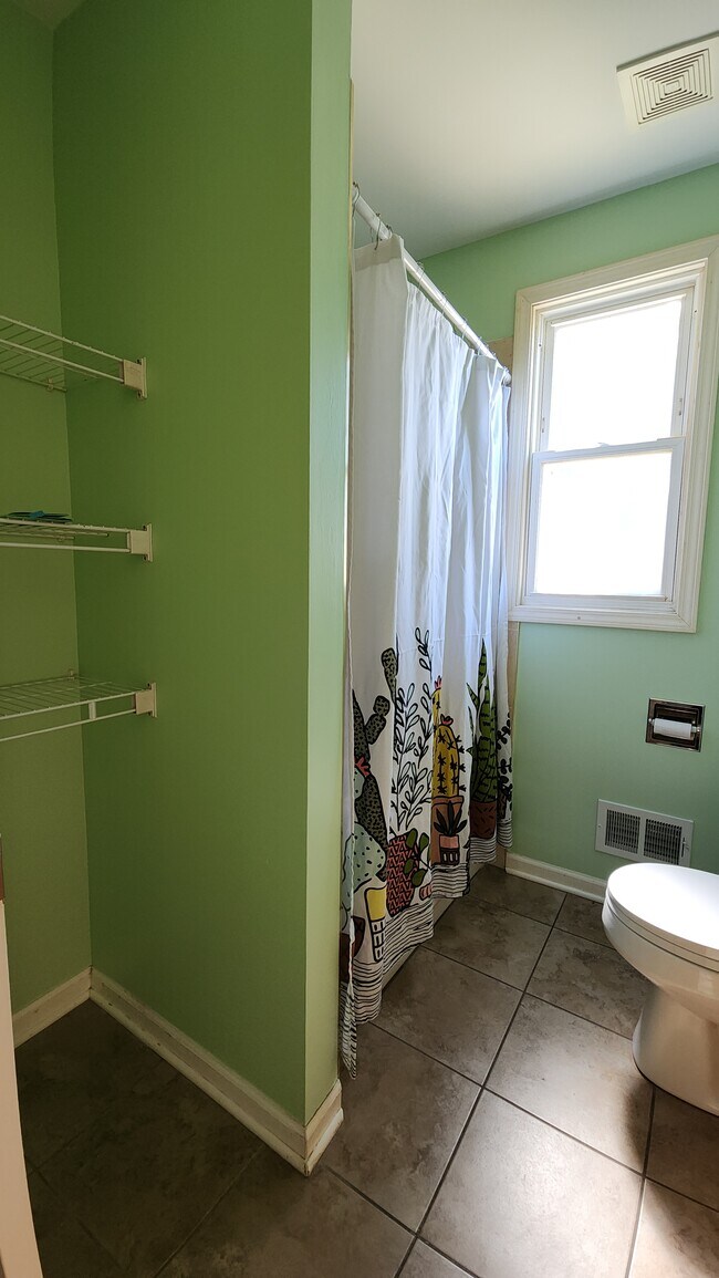 Bathroom - 3304 S May St