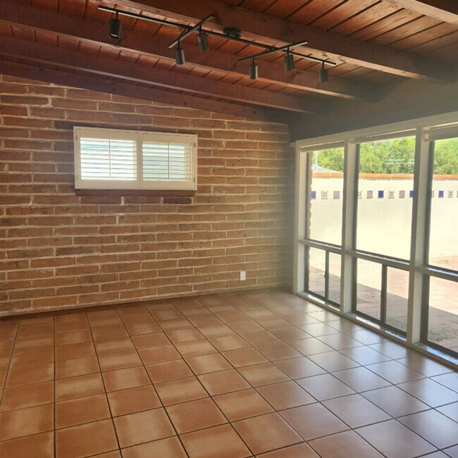 Building Photo - $1,995.00 Love this Midtown Midcentury 3 b...