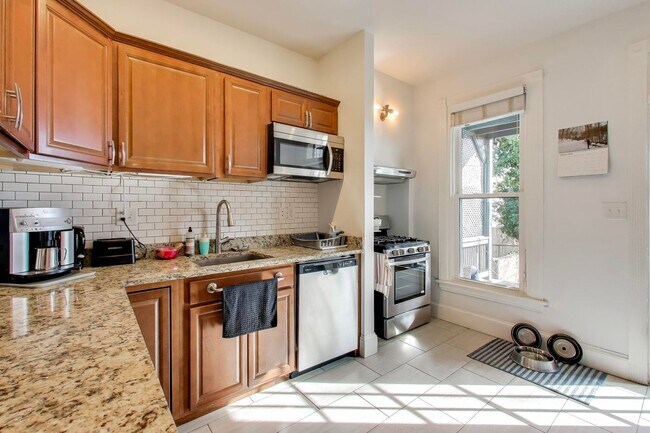 Building Photo - Sprawling 5 Bed, 3 Bath, Two Kitchens, Dual Back Decks, Two Office/Den Townhouse, 2 WD in Unit - ...