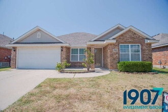 Building Photo - Sacious 4-Bedroom Home with Open Layout!