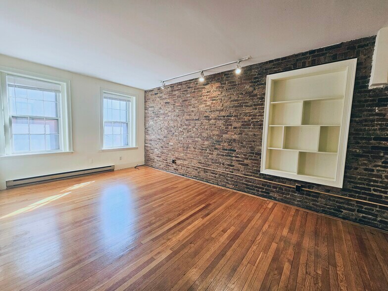 Building Photo - 81 West Cedar St