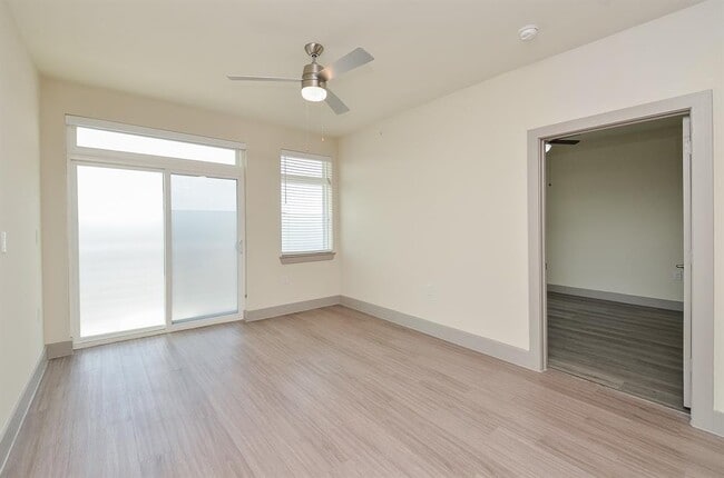 Building Photo - 6955 Turtlewood Dr