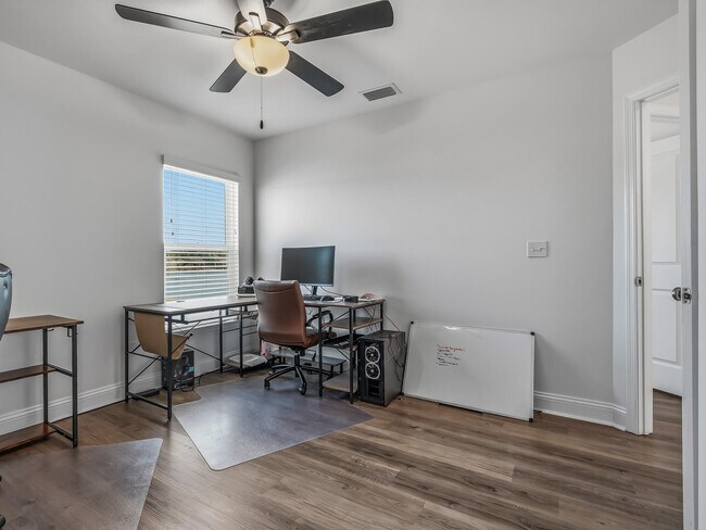 Building Photo - 3836 Ardmore Ln