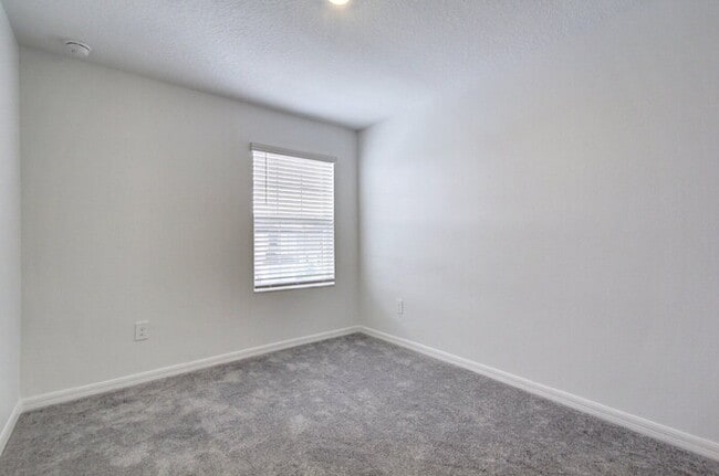 Building Photo - Charming 3-Bedroom Home with 2.5 Baths in ...