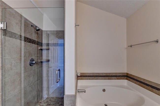 Building Photo - 3067 Kentmere Dr