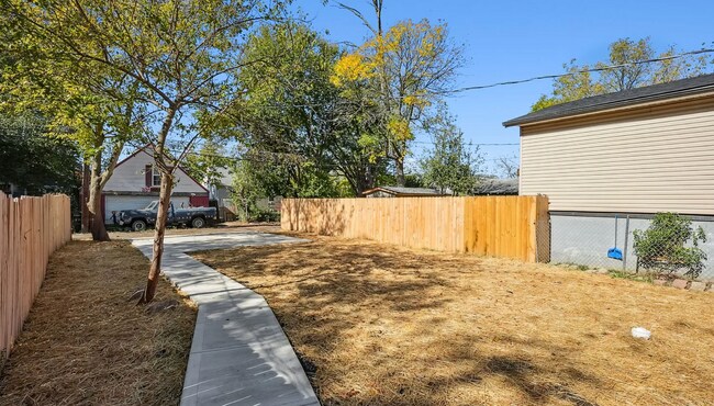 Building Photo - 333 S Wheatland Ave