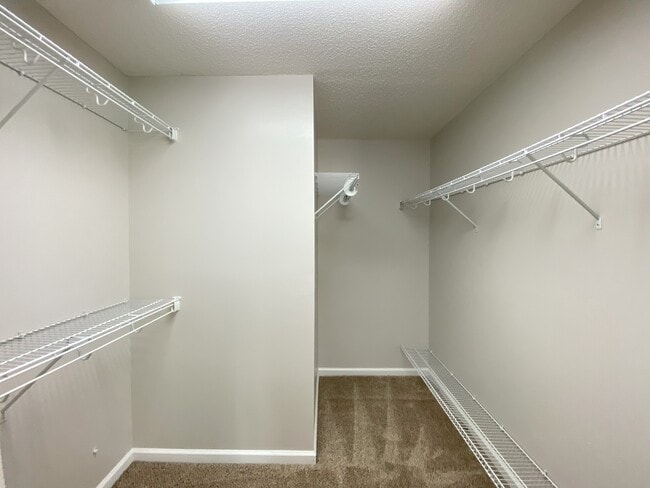 Building Photo - 346 Cresthaven Dr