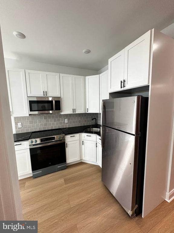 Building Photo - 1229 W Somerset St