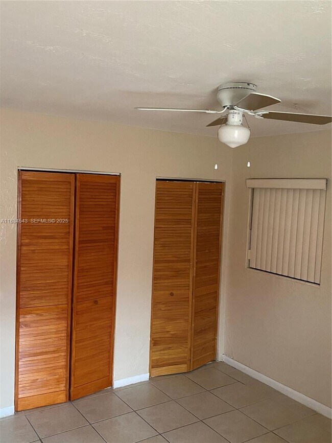 Building Photo - 10901 N Kendall Dr