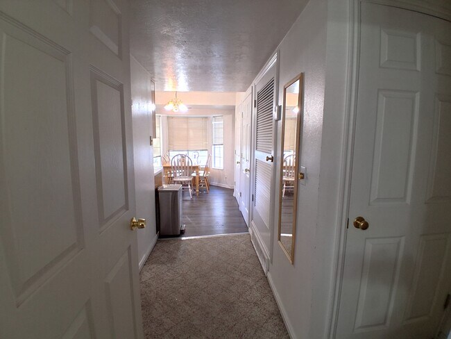 Building Photo - 565 N 300 E