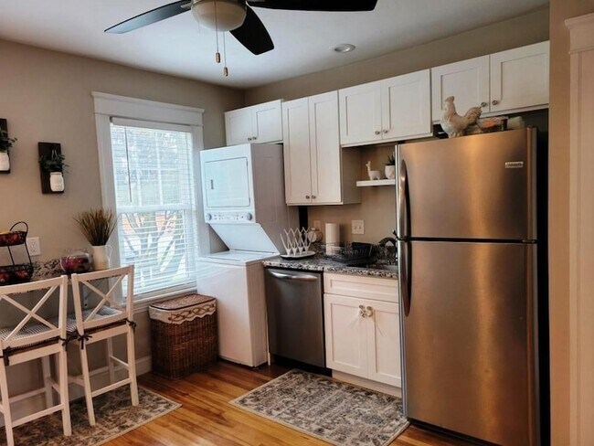 Building Photo - 352 Chandler St