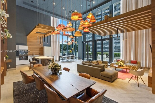 Building Photo - 1010 Brickell Ave