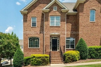 Building Photo - 441 Heritage Village Ln