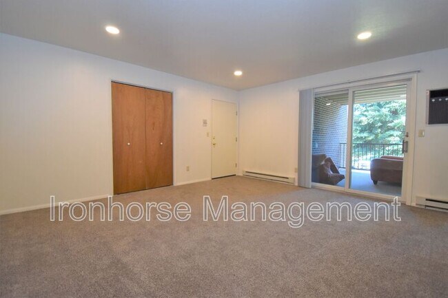 Building Photo - 813 W Villard St