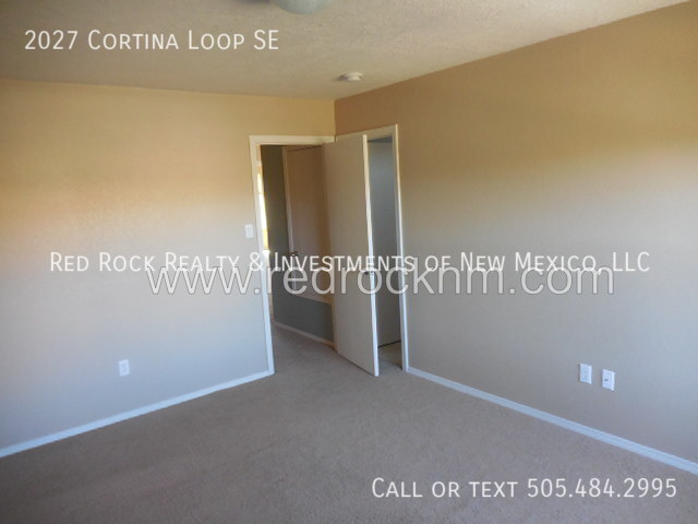 Building Photo - 2BR+Loft/2.5BTH Townhome in Gated Cabezon ...