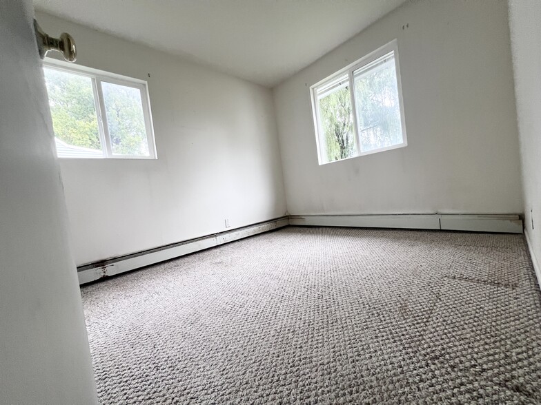 First bed room - 18 Luella Rd