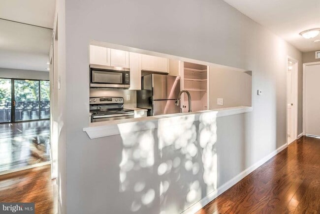 Building Photo - 1302 Maresfield