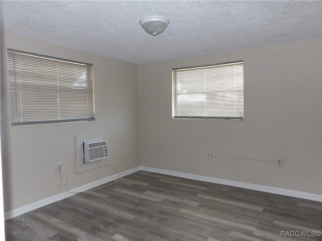 Building Photo - 15 Taft St