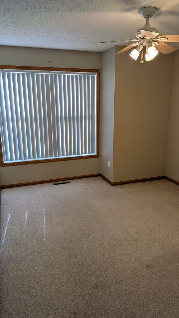 Building Photo - Amazing Apple Valley Townhome 4bd 3.5 Bath!!!