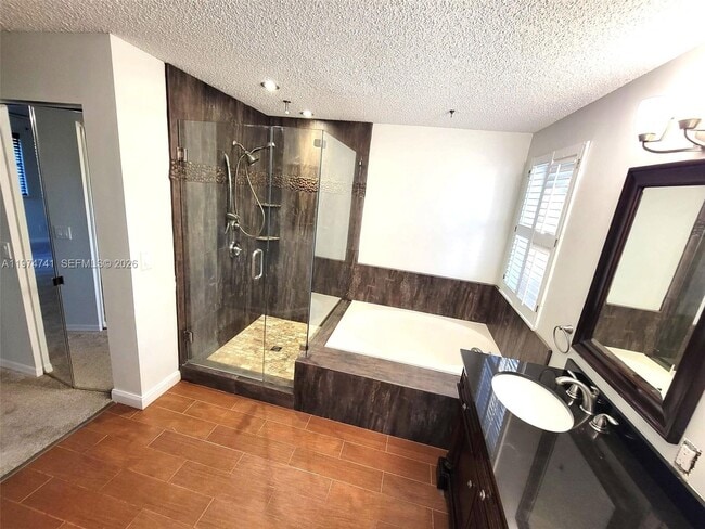 Building Photo - 723 Juniper Ln