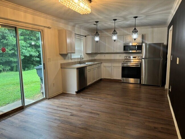 Building Photo - Nice 3/4 bedroom home