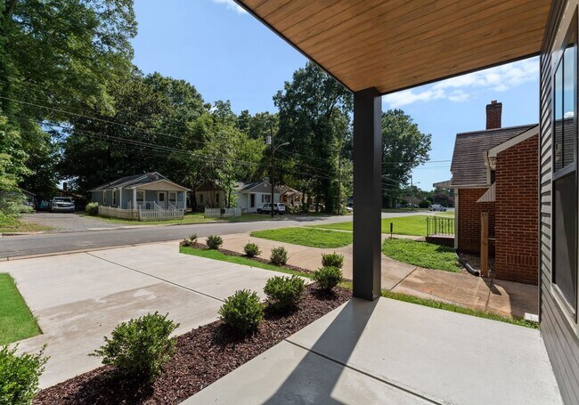 Building Photo - 2010 St John St