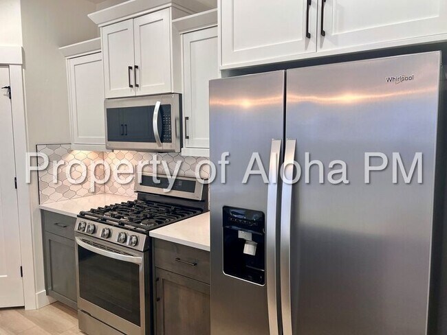 Building Photo - 496 N Emma Ave