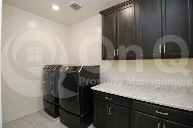 Building Photo - 7330 E Vista Bonita Dr