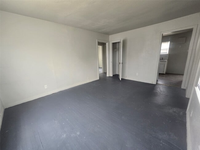 Building Photo - 1133 5th Ave N