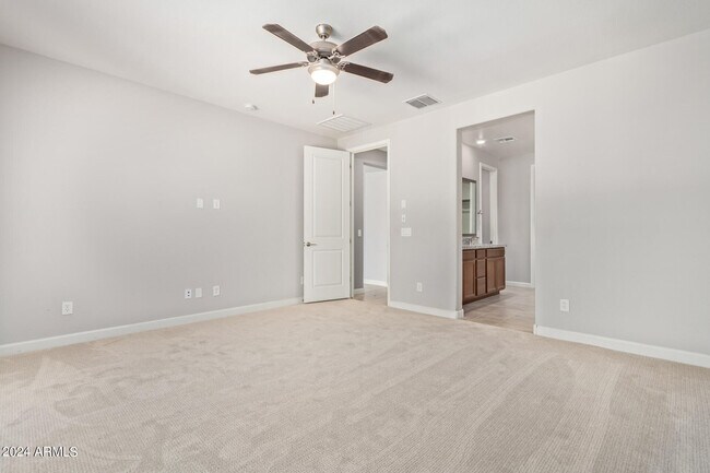 Building Photo - 9746 E Tumbleweed Ave