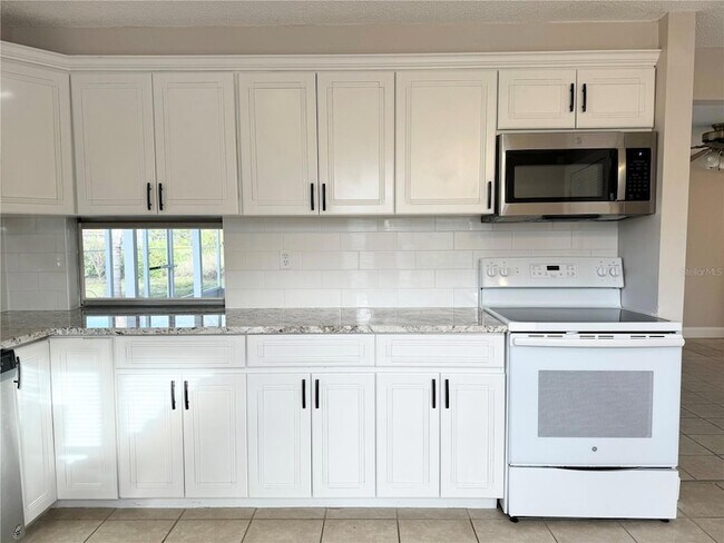 Building Photo - 237 Matisse Cir N