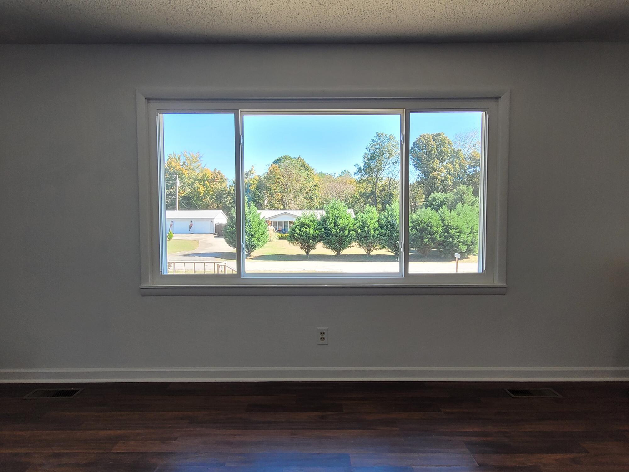 Building Photo - 2201 Windcrest Dr