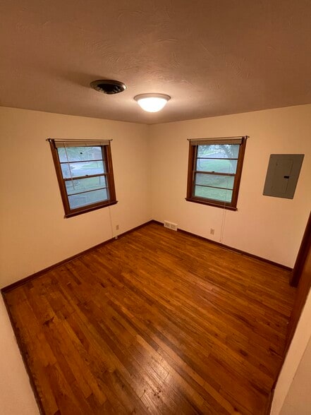 Building Photo - 5417 Meredeth St