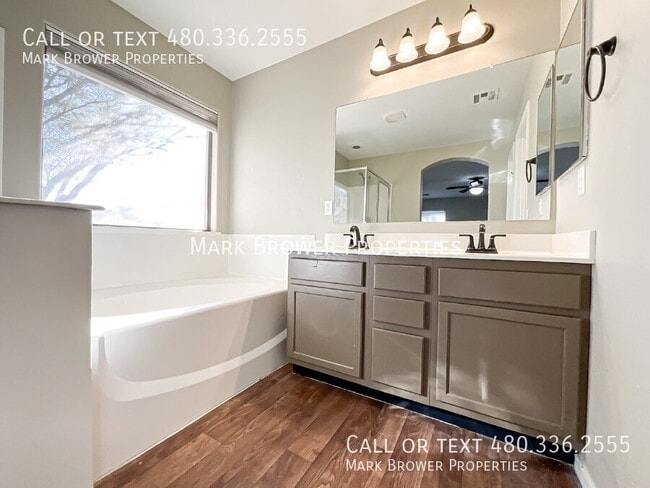 Building Photo - 1255 E Elm Rd