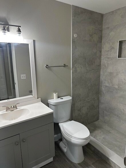 Building Photo - 377 SW Cherryhill Rd