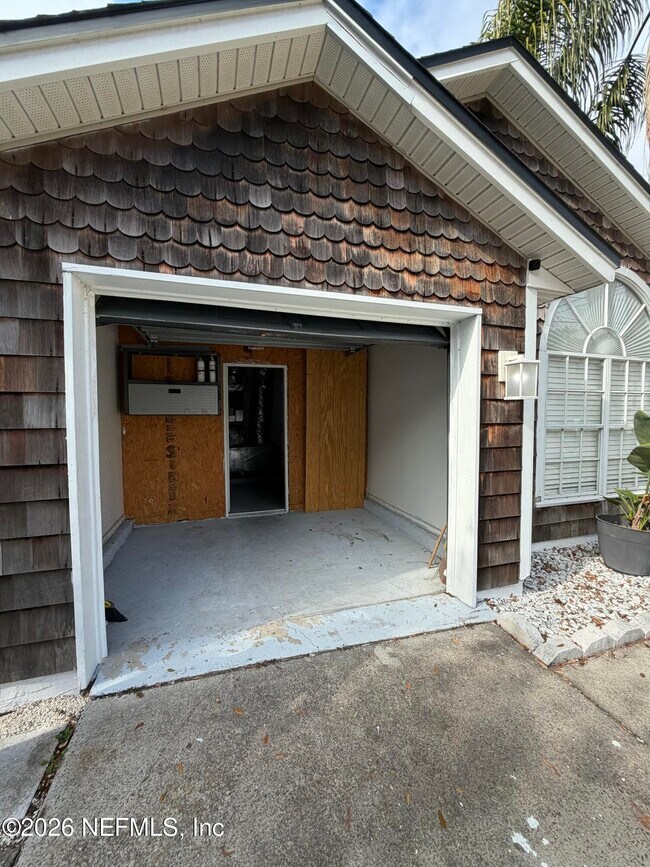 Building Photo - 286 Main St