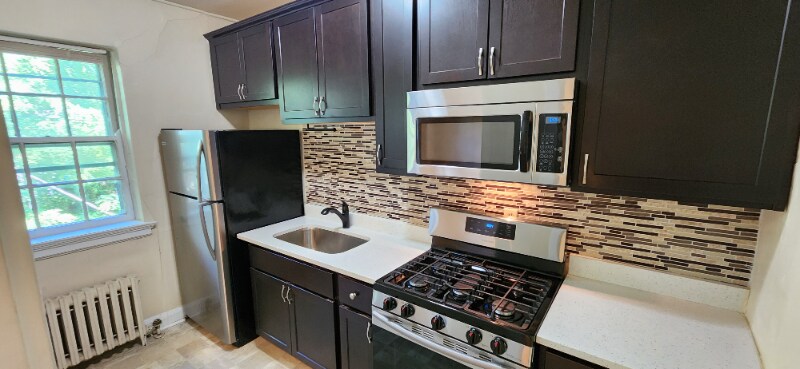 Primary Photo - 1429 Martha Washington Dr