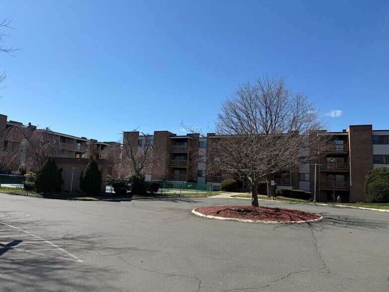 Building Photo - 155 Bull Hill Ln