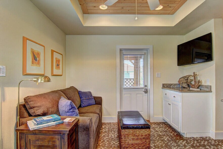 Building Photo - 134 N Alister St