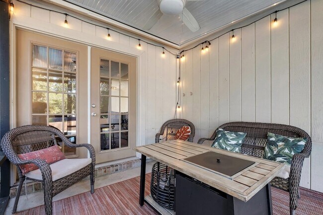 Building Photo - 890 Richardson Rd