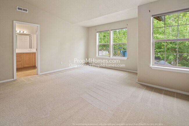 Building Photo - Light & Bright Three Bedroom Home in Aloha!