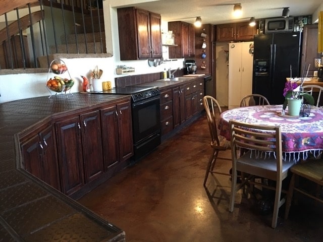 Penthouse Kitchen - 924 N Topeka