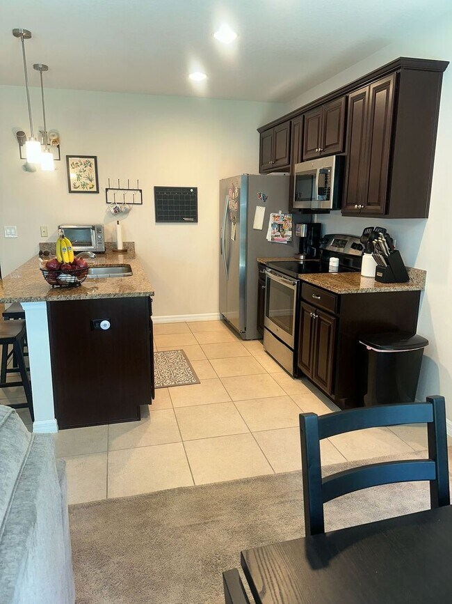 Building Photo - Amazing townhouse for rent
