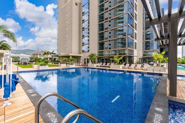 Building Photo - Sky Ala Moana (West) #3305 - Fully Furnished 1 BR/1 BA/1 Parking