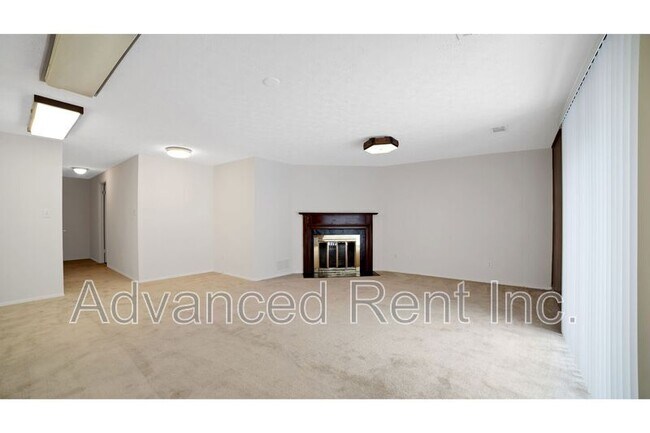 Building Photo - 10 Watkins Glen Ct