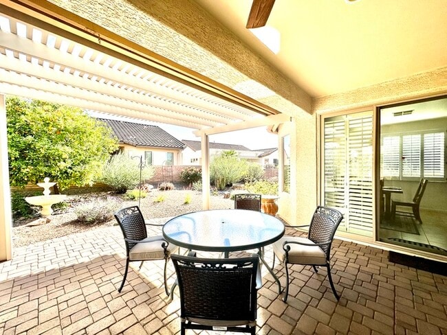 Building Photo - Long Term Fully Furnished 2 Bedroom with D...