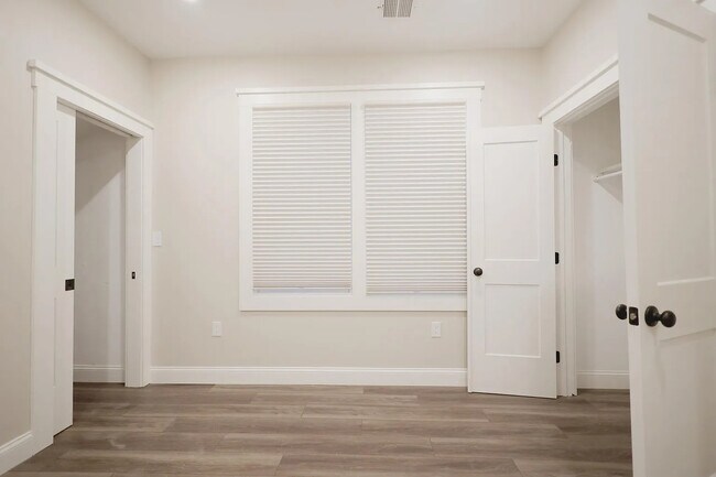 Building Photo - 701 E 2nd St